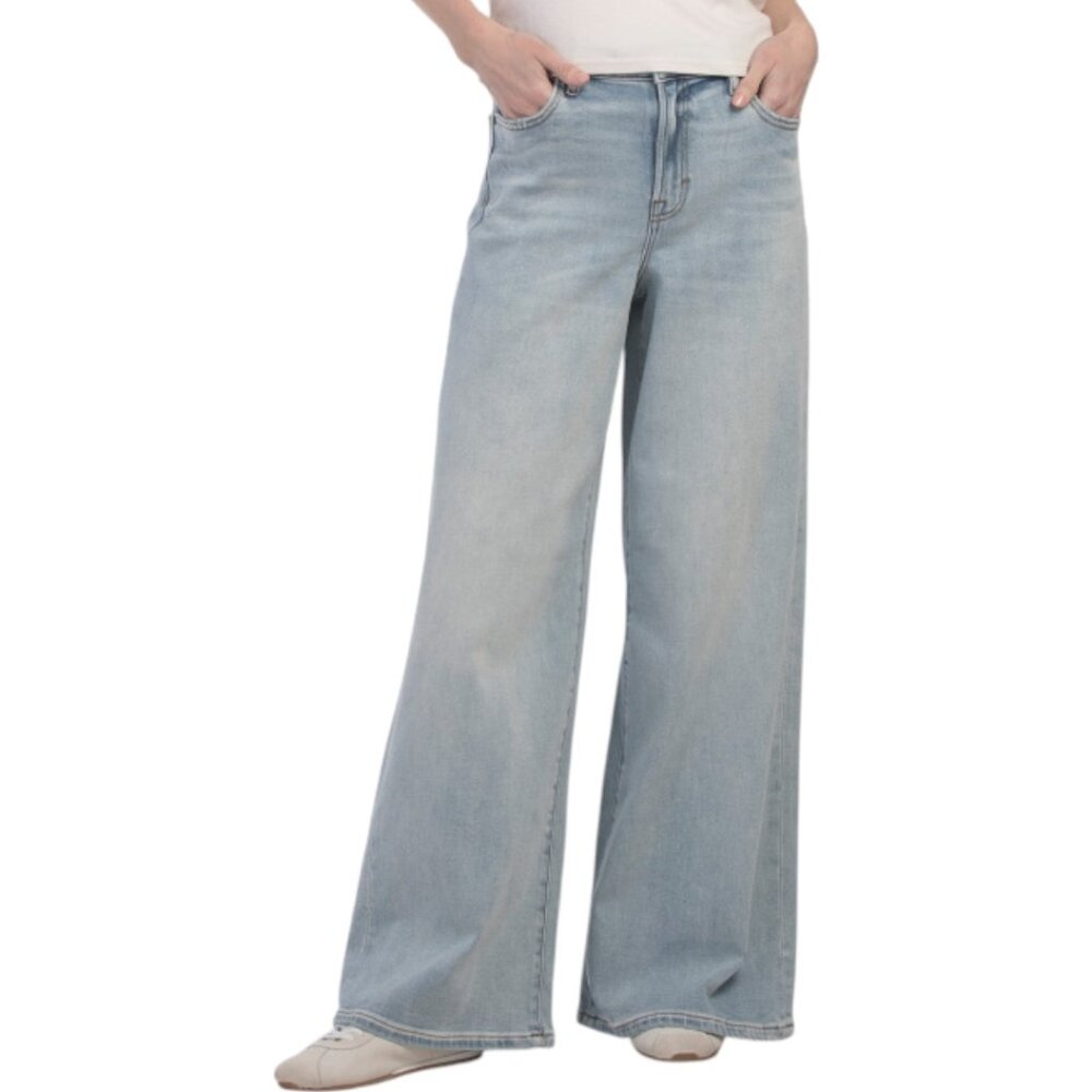 Wide Leg Light Wash Jeans for Women - Light Blue
